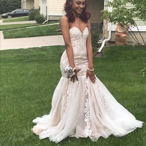 Prom/wedding gown